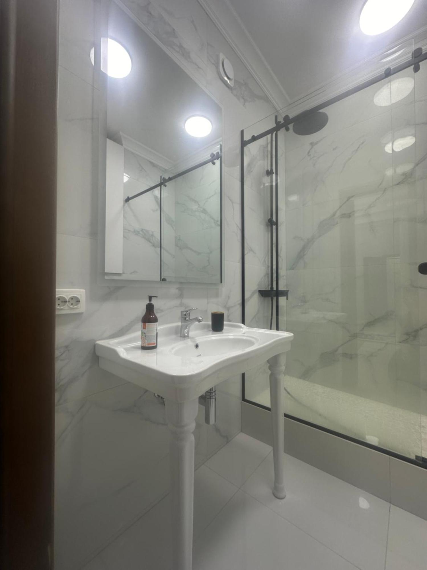 Comfortable Apartment In Central Of Almaty Exterior foto